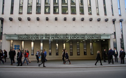 Giá dầu và dấu hỏi lớn sau thỏa thuận mới của OPEC
